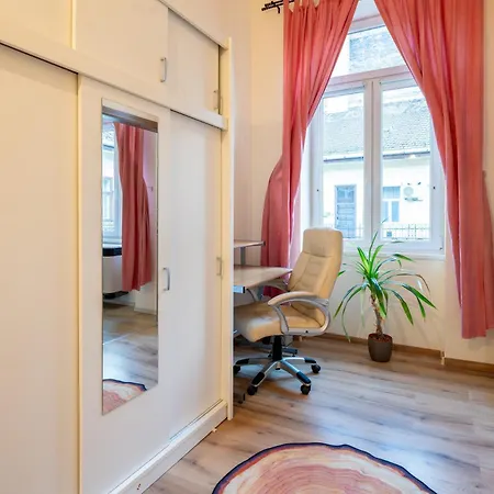 Downtown Oasis Apartament
